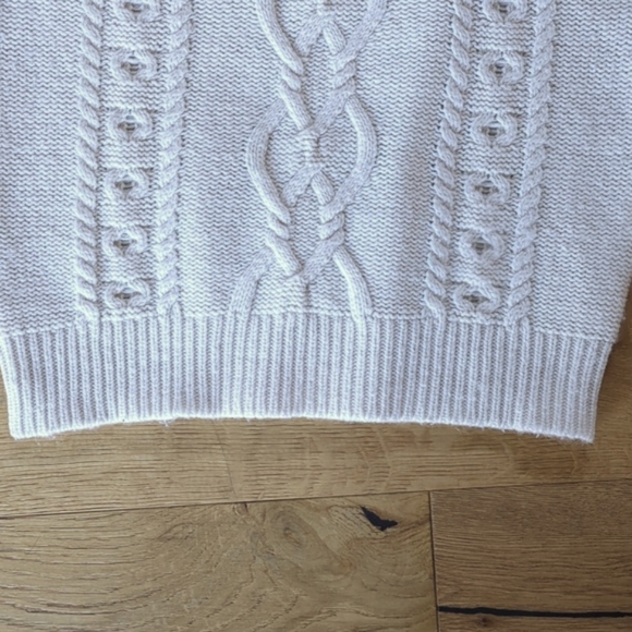 Gap cream knit sweater. Size small - Picture 4 of 6